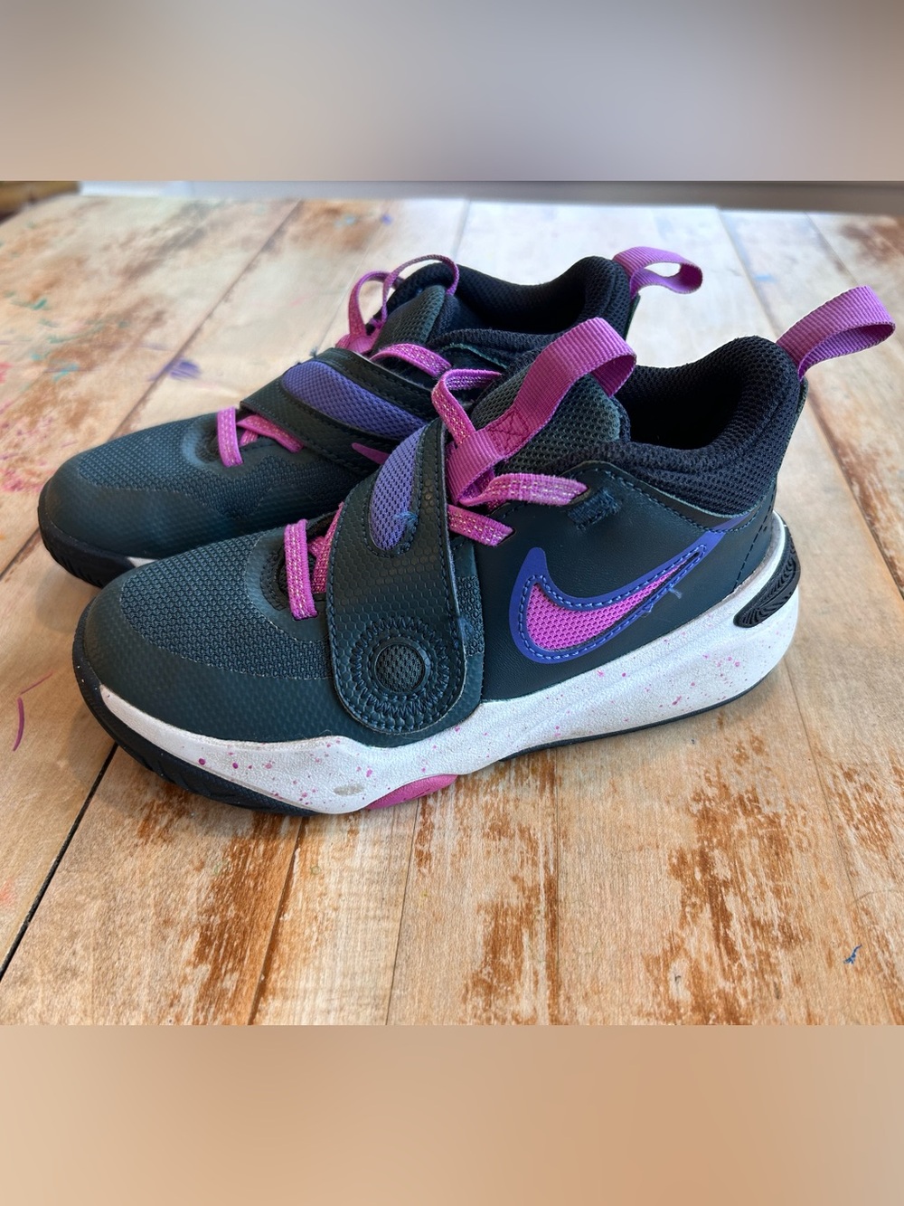 Nike Kids Team Hustle Basketball Shoes, Velcro, size 12.